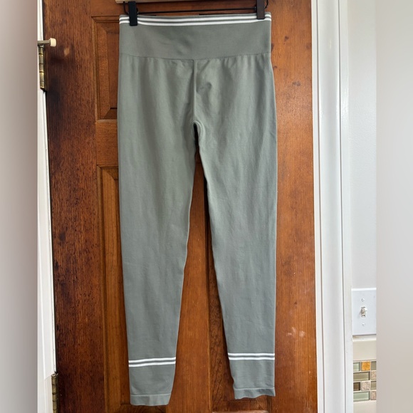 Gymshark Contrast Seamless Leggings - Picture 6 of 9